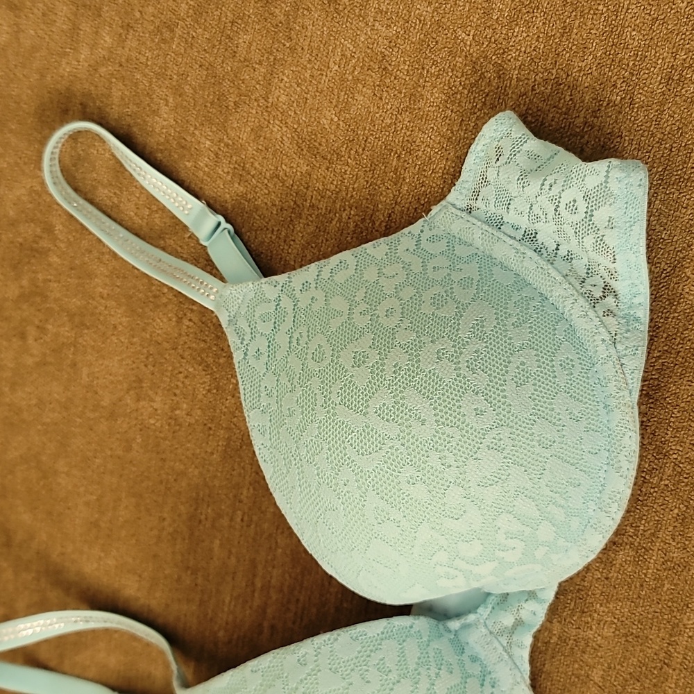 Victoria's Secret Lingerie Set - Picture 4 of 16